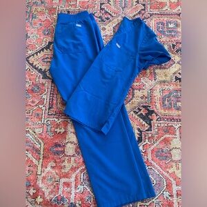 gently used condition: FIGS scrub set